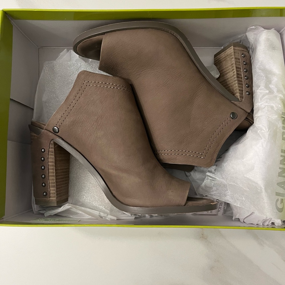Gianni Bini Brown Peep-Toe Mules